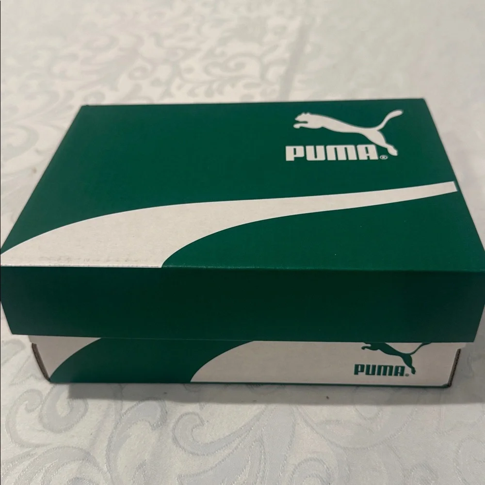 Kids Puma ‘Roma’ Sneakers. Size 7